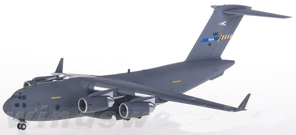 1:200 27CM Hogan NATO FORCE BOEING C-17A Aircraft ABS Plastic Airplane Model