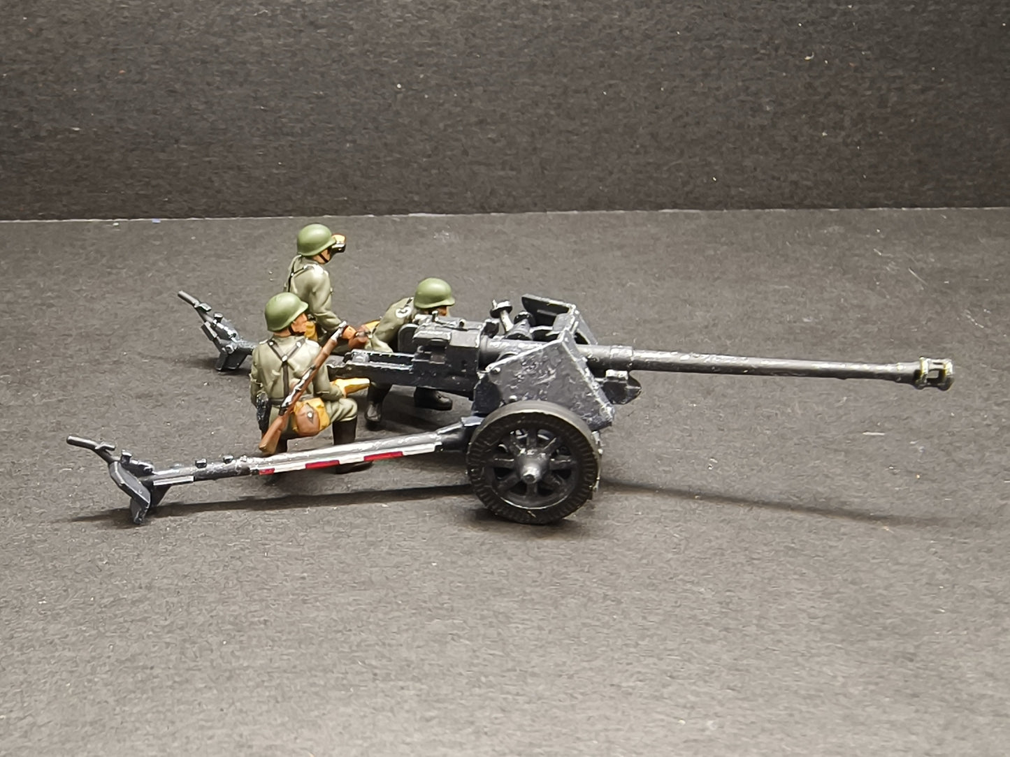 1/72 World War II German Pak-40 anti tank gun+soldier model