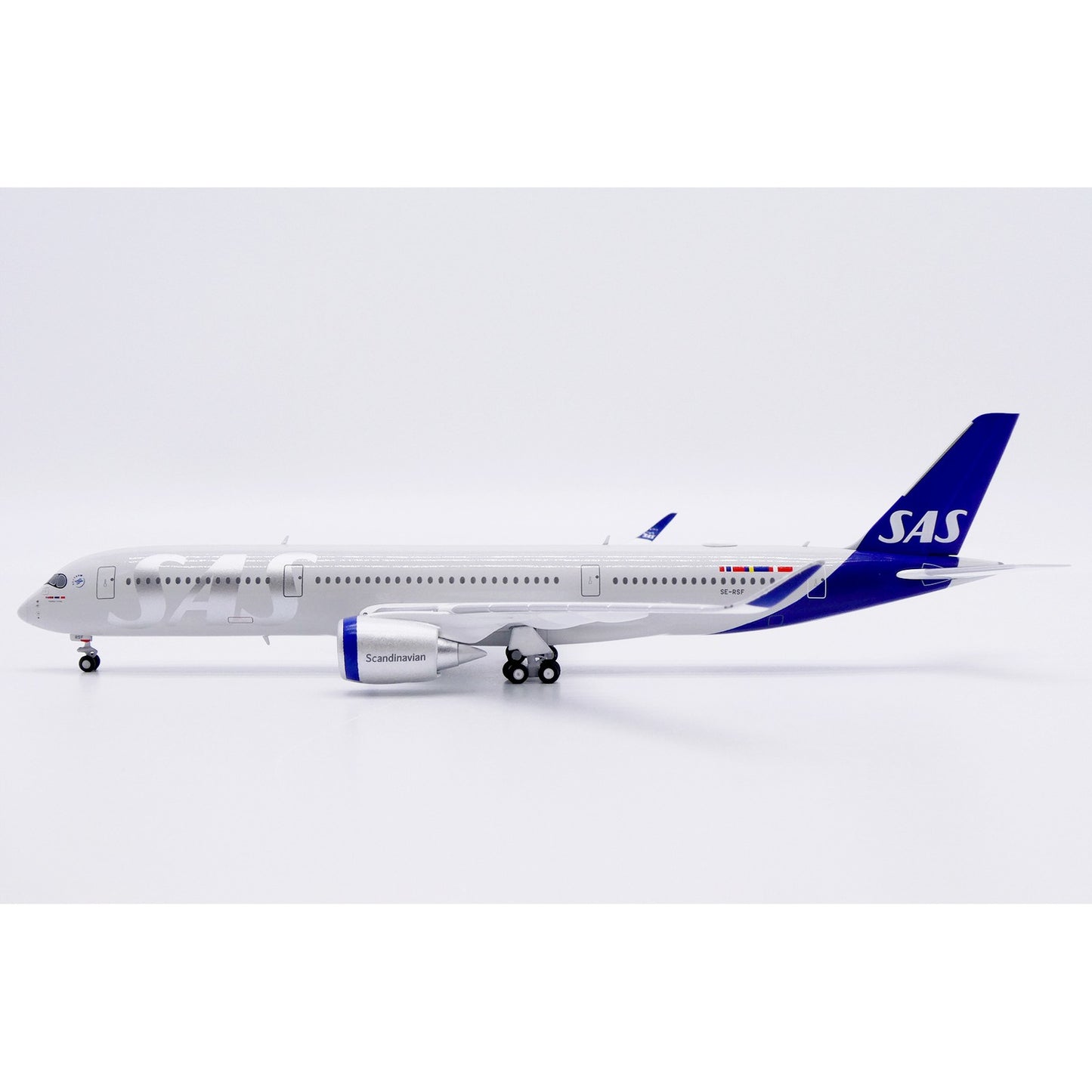 1:400 JC Wings SAS Airbus A350-900XWB SE-RSF Airplane Diecast Aircraft Model