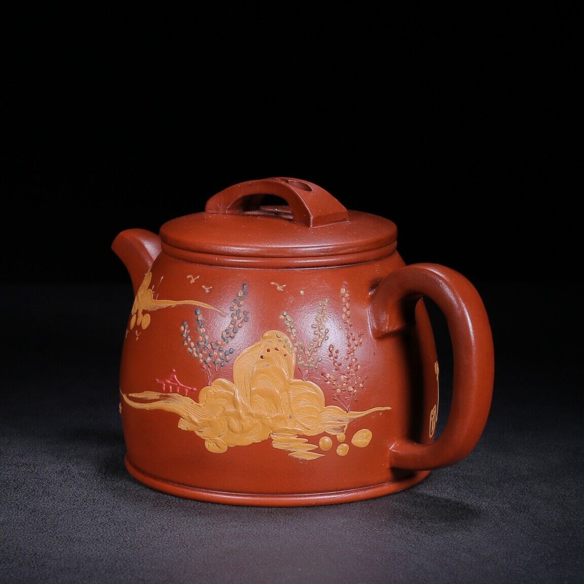 Chinese Yixing Zisha Clay Handmade Exquisite Teapot（汉瓦 底款：顾景舟）