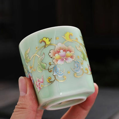 chinese jingdezhen porcelain enamel color tea cup：flower