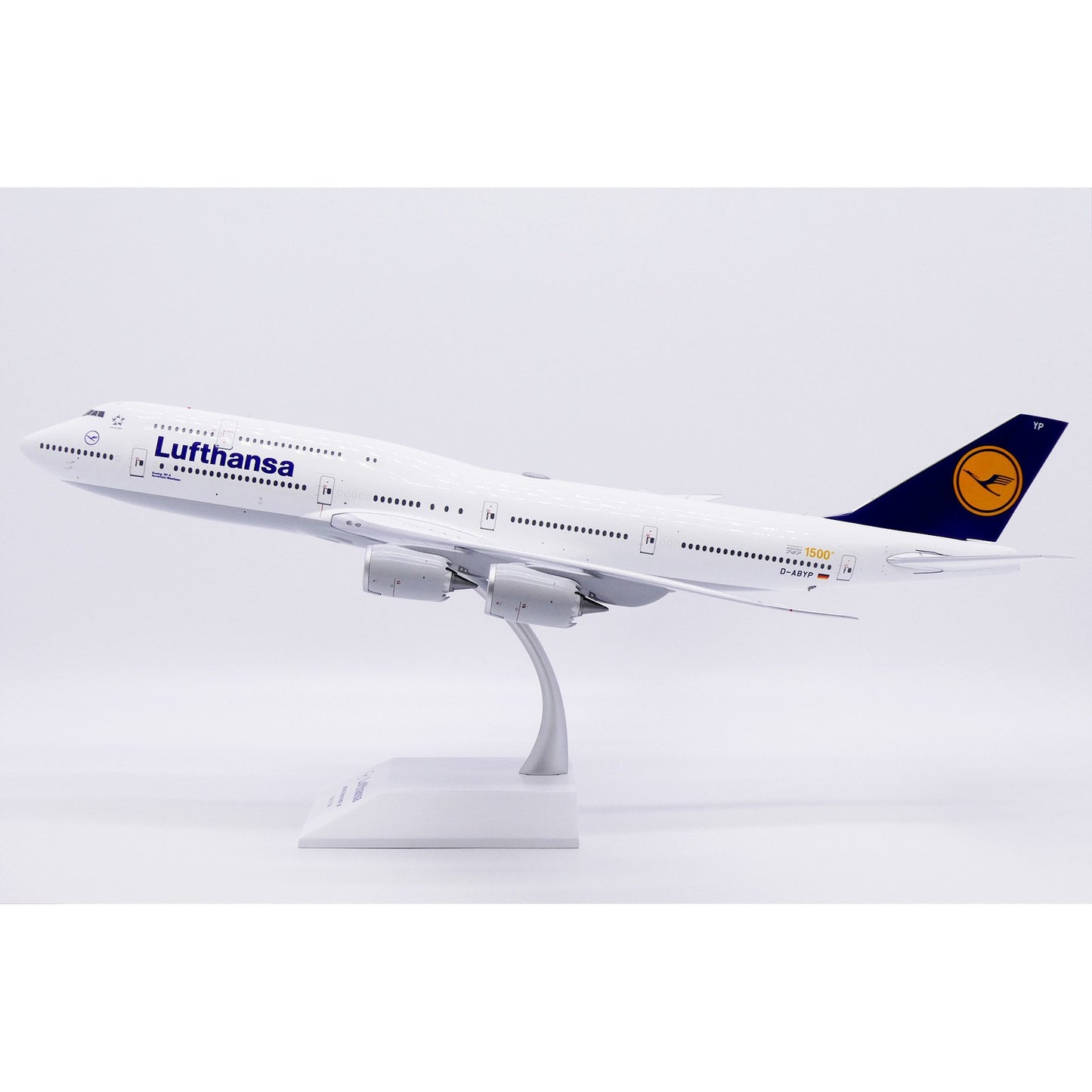 1:200 JC Wings Lufthansa Boeing 747-8 D-ABYP Airplane Diecast Aircraft Model