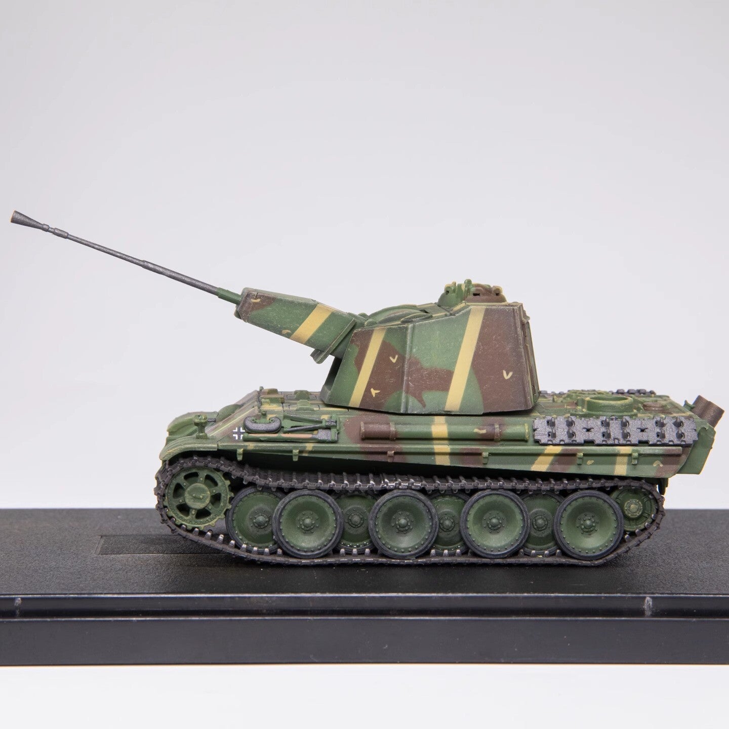 Dragon 1/72 Panther Air Defense System 5.5cm Anti-Aircraft Tank Finished Model