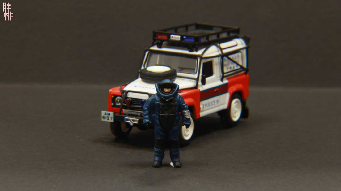 NEW 1:64 Bomb Disposal HONGKONG EOD Team Resin Smart Figure for 1/64 Car Model