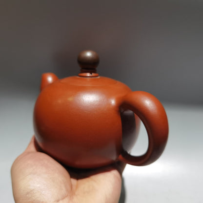 Chinese Yixing Zisha Clay Handmade Exquisite Teapot （松鼠飞把壶 底款：何道洪)