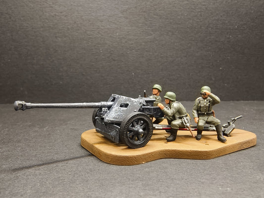 1/72 World War II German Pak-40 anti tank gun+soldier model