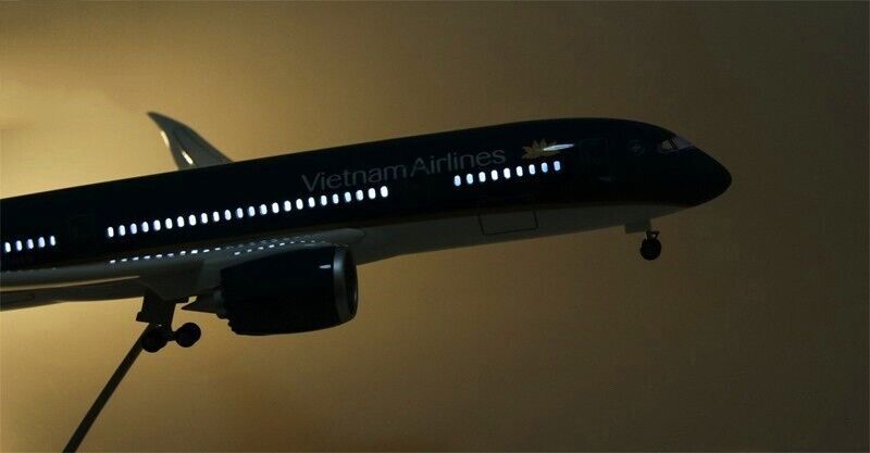 44CM Vietnam Airlines BOEING 787 Aircraft Led Sound-controlled Light Resin Model