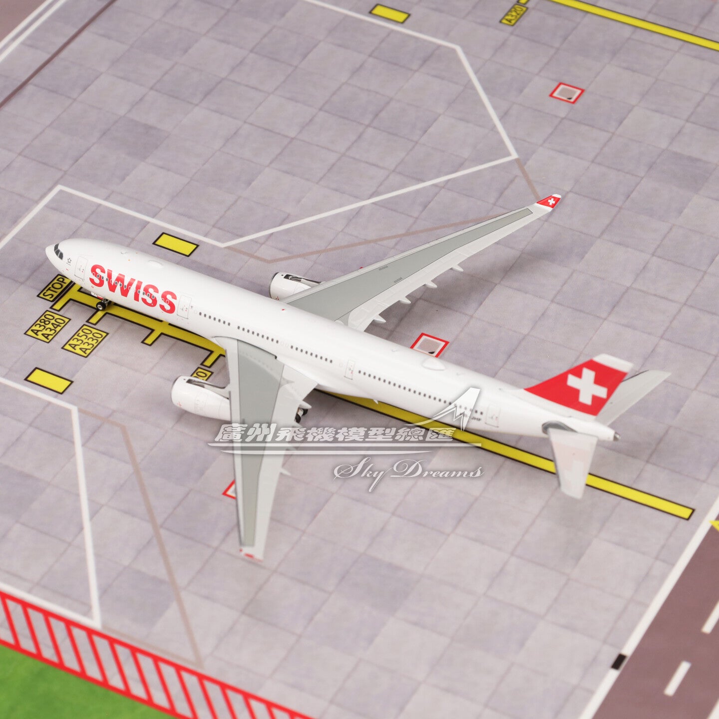 1:400 Phoenix SWISS AIRBUS A330-300 Passenger Airplane Diecast Aircraft Model