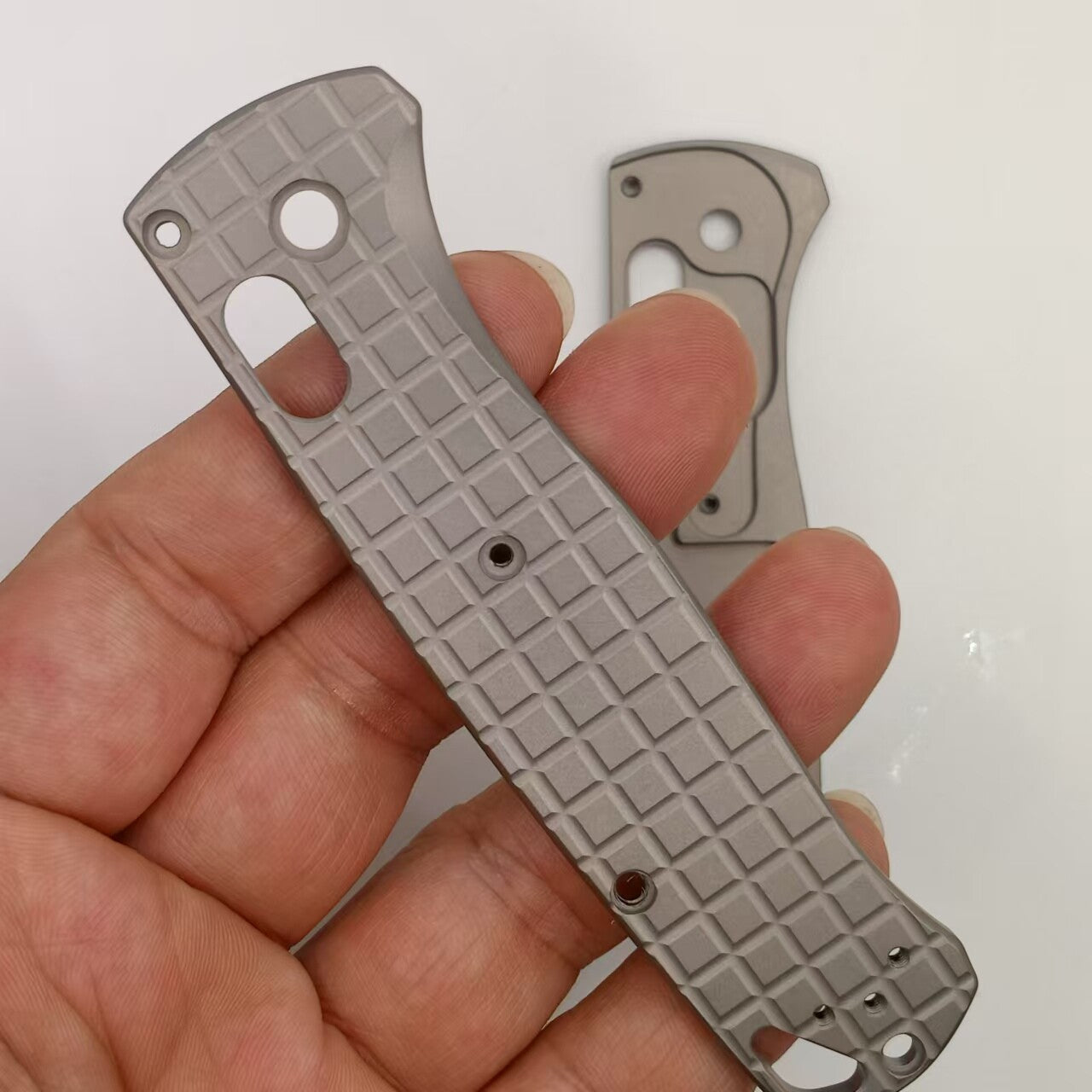 1Pair of Grenade Pattern TC4 Handle Scales for Benchmade Bugout 535