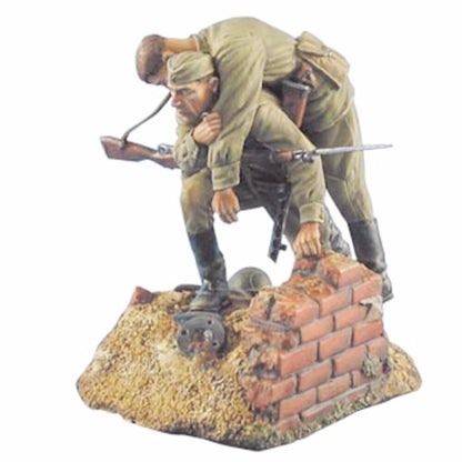 1:35 resin figure model Rescue of 2 Soviet wounded soldier Unassembled Unpainted