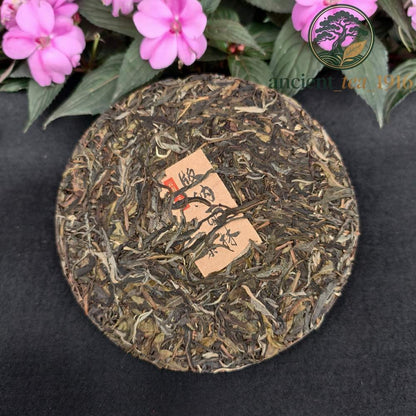 357g 2025 Spring Yunnan Yi Wu Raw Tea Cake Ancient Tree Pu Erh Tea Cake