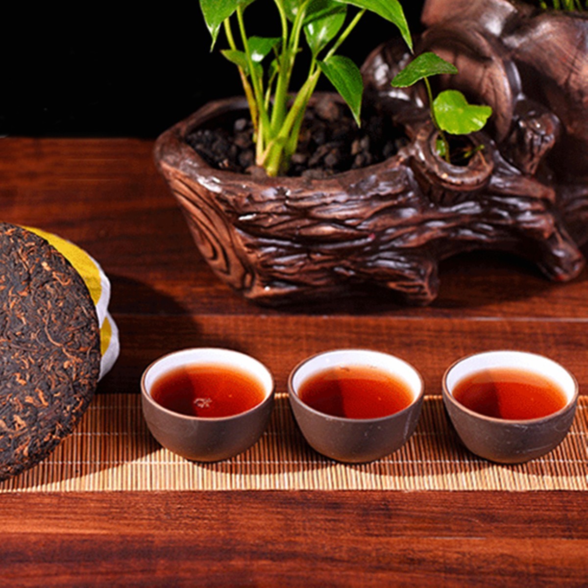 MengHai Old Ripe Pu erh Tea Cake Natural Herbal Energy Drink 100g