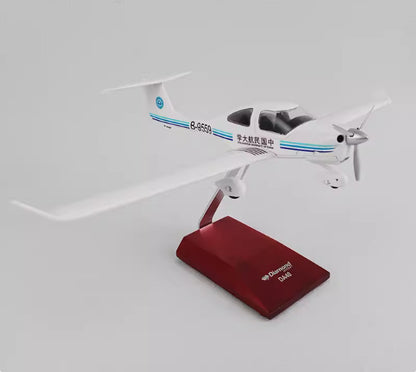 1:32 YRD CAUC DA40 Training Plane School Aeroplane ABS Plastic Trainer Model