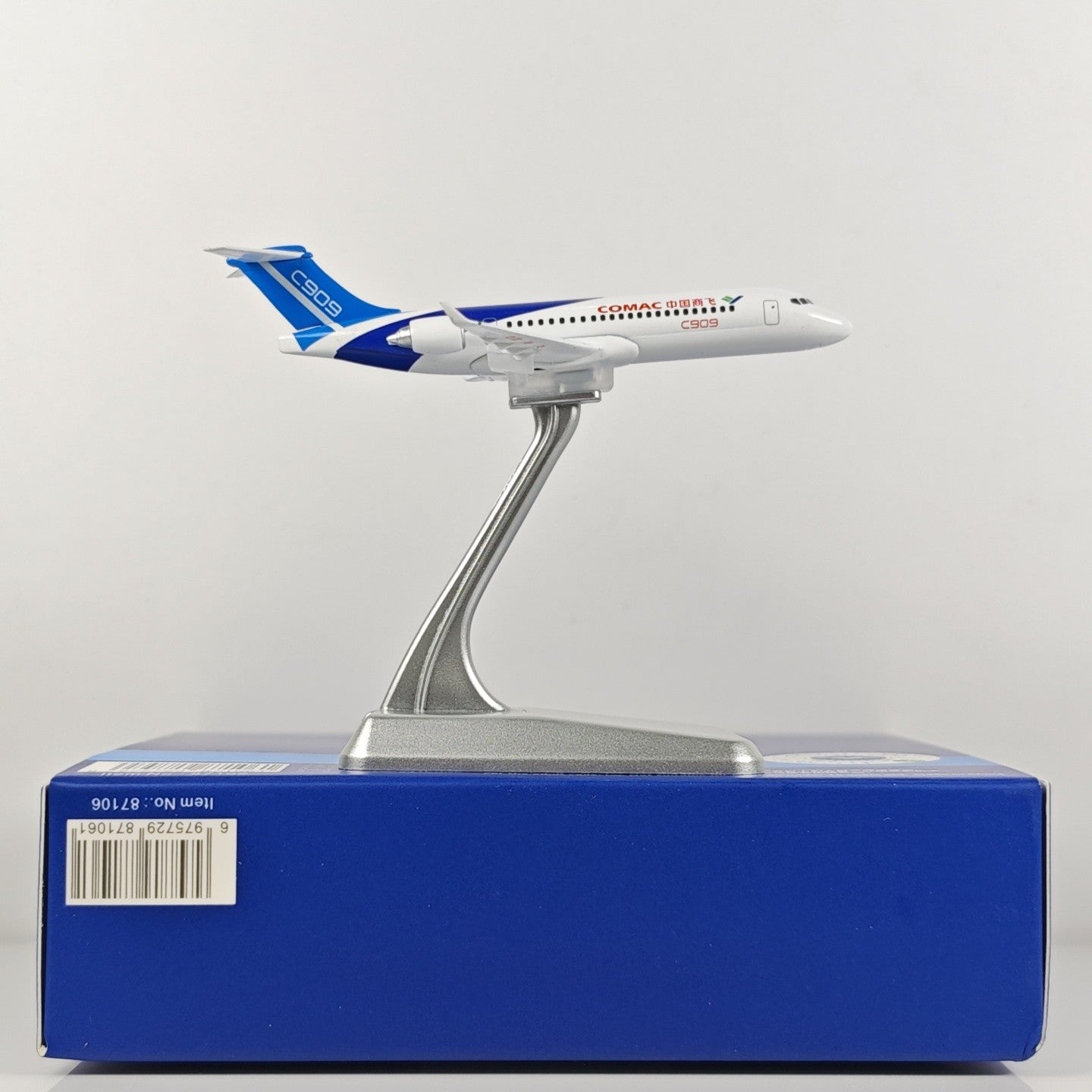 1:400 NGmodels COMAC Comac C909 Passenger Airplane Diecast Plane Model