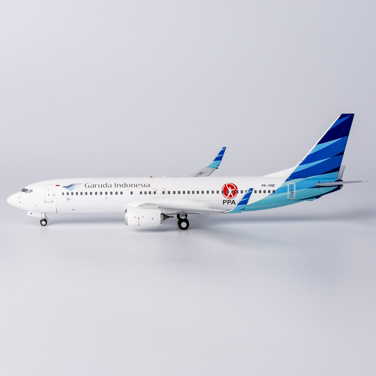1:200 NG Models Garuda lndonesia B737-800/w Passenger Diecast Aircraft Model