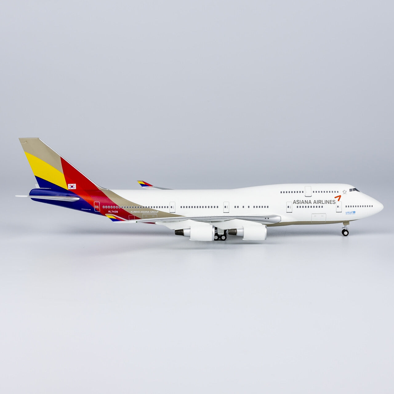 1:400 NG Lite Asiana Airlines Boeing 747-400 Diecast Aircraft Model HL7428
