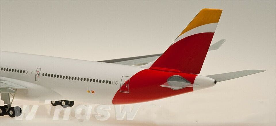 1:200 32CM Hogan IBERIA AIRBUS A330-300 Passenger Airplane ABS Plastic Model
