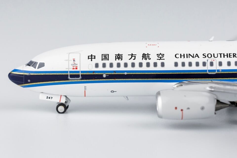 1:400 NG Model CHINA SOUTHERN BOEING 737-700 Passenger Airplane Diecast Model