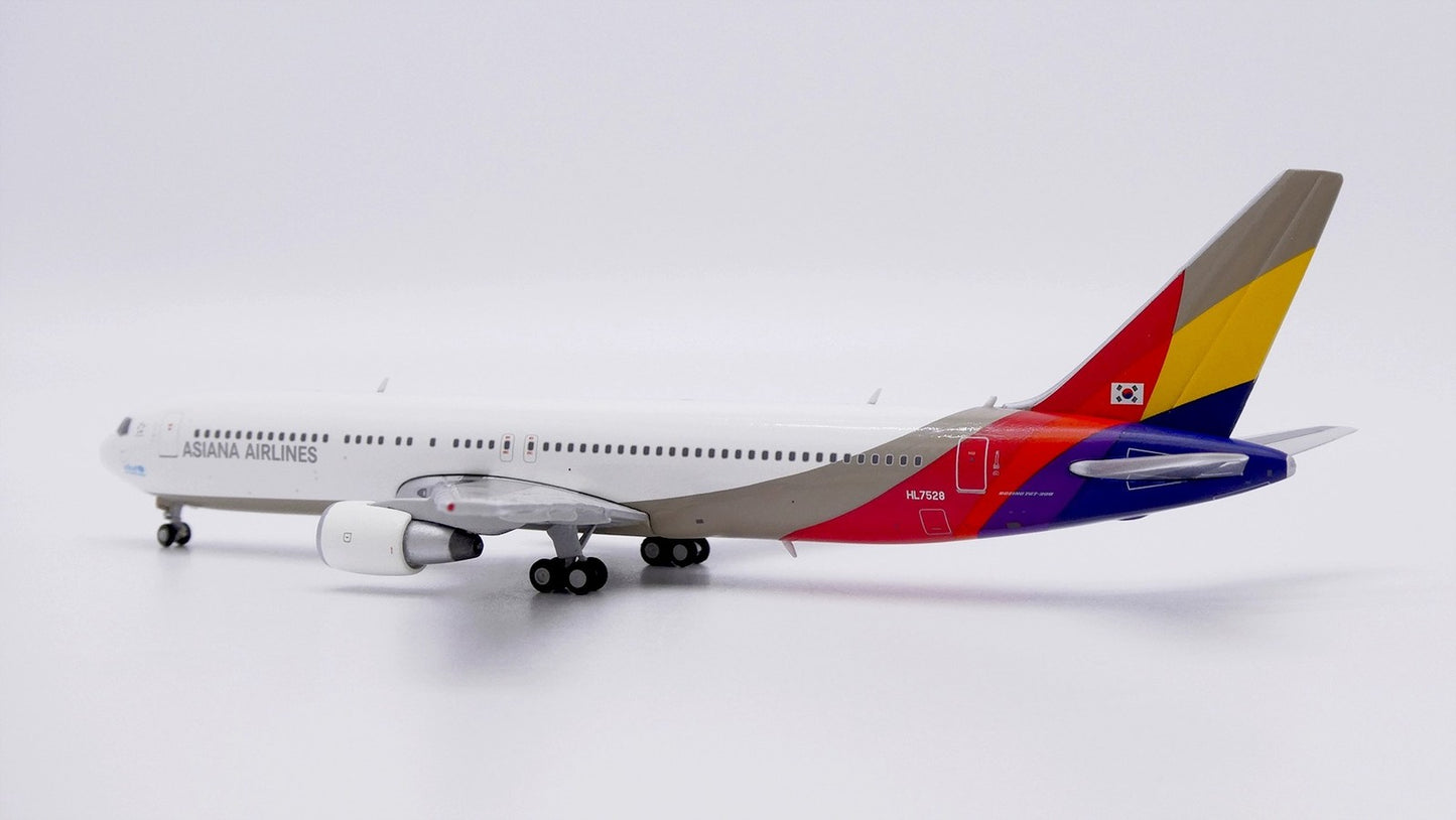 1:400 JC Wings Asiana Boeing 767-300 Passenger Airplane Diecast Plane Model