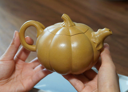 320cc clay pumpkin teapot in Yixing, China-