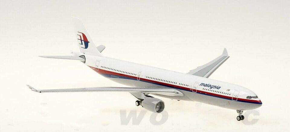 1:400 AeroClassics Malaysia AIRBUS A330-300 Passenger Airplane Diecast Model