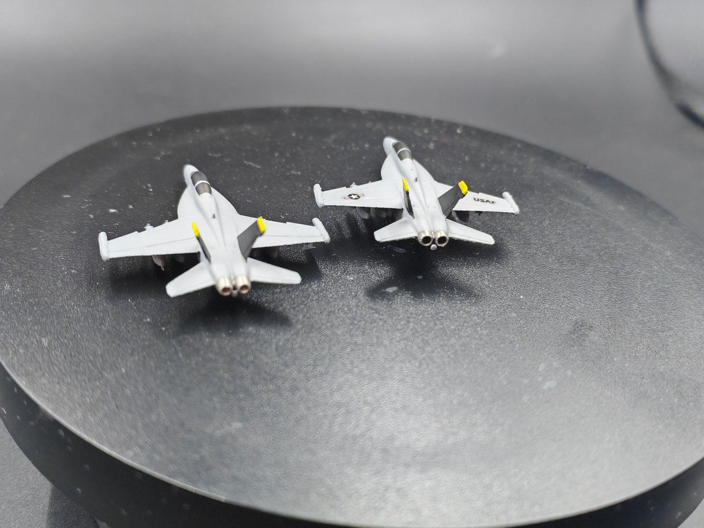 1/400 US Ea-18G Growler Carrier-Based Electronic Warfare Airplane Mode 2/pcs