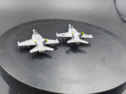 1/400 US Ea-18G Growler Carrier-Based Electronic Warfare Airplane Mode 2/pcs