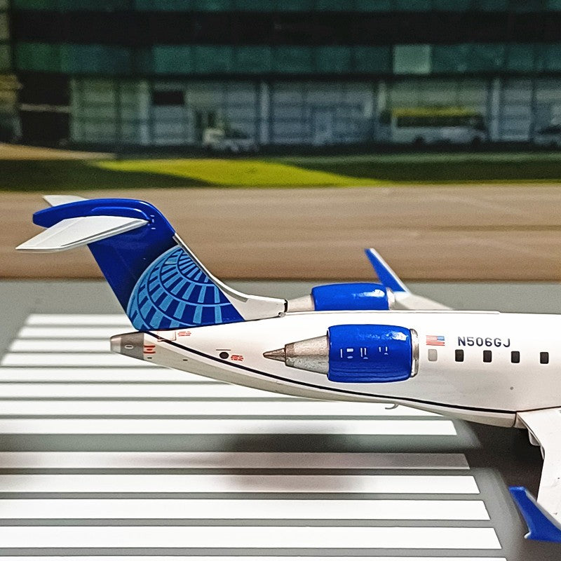1:200 Geminijets United Airlines Bombardier CRJ550 Airplane Diecast Plane Model