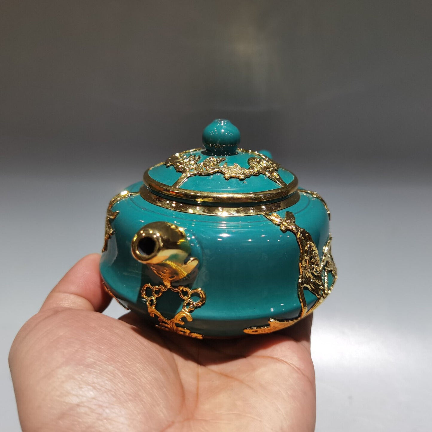 Chinese Yixing Zisha Clay Handmade Exquisite Teapot （描金珐琅彩壶 低款：周桂珍)