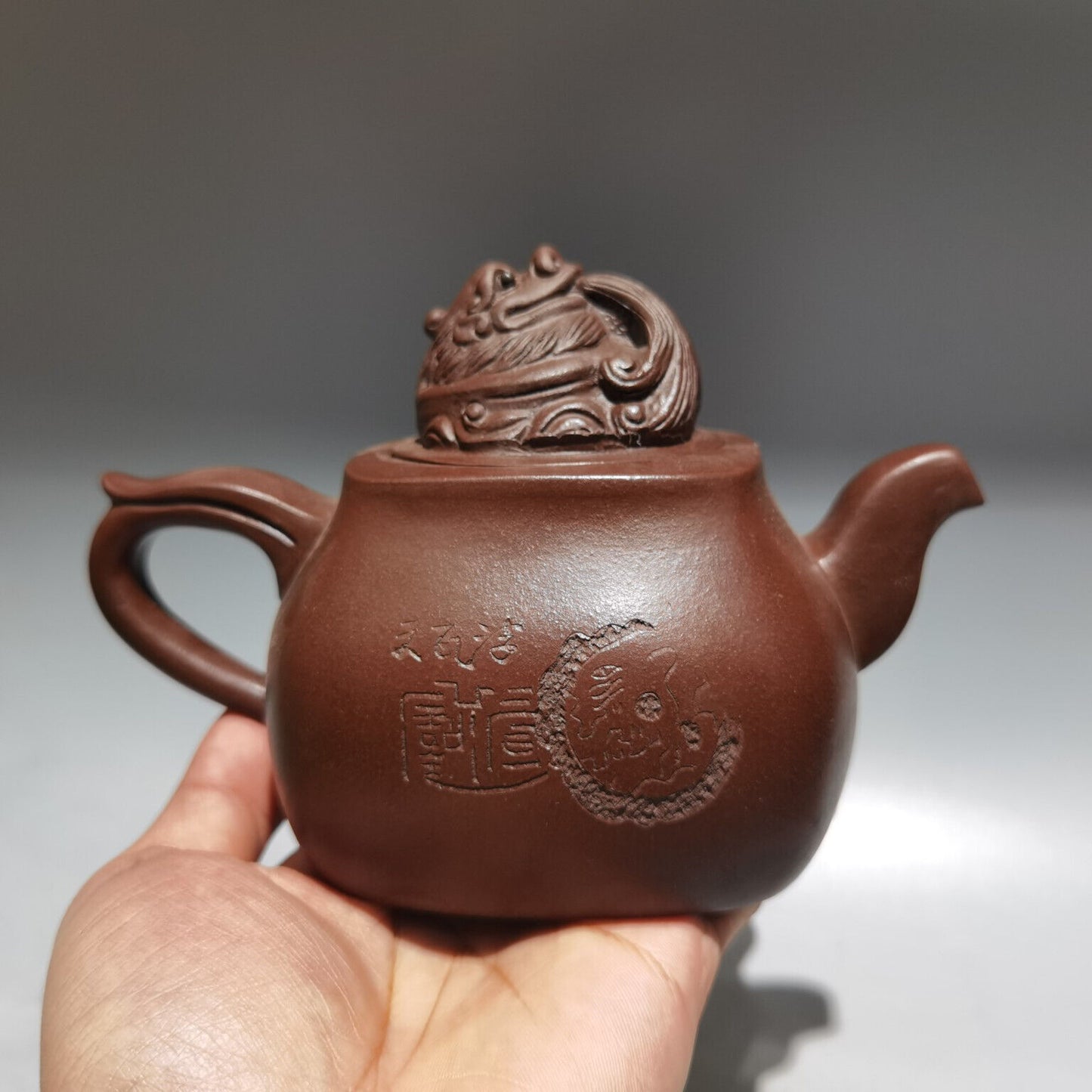 Chinese Yixing Zisha Clay Handmade Exquisite Teapot （龙吐水 低款：顾景舟)