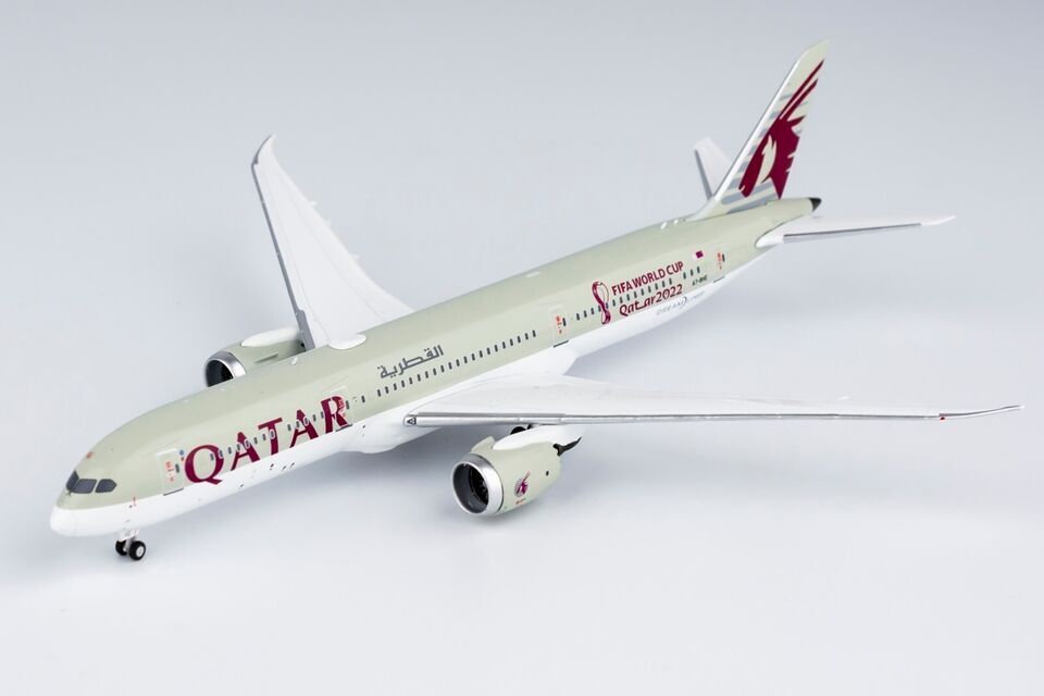 1:400 NG Model QATAR BOEING 787-9 Passenger Airplane Diecast Aircraft Model