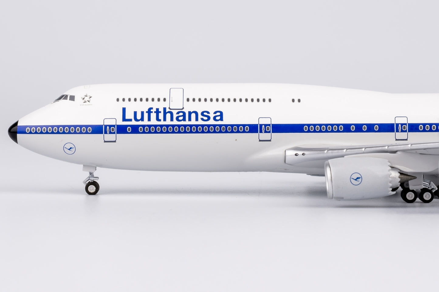 1:400 NG Models Lufthansa Plane Boeing 747-8 Diecast Aircraft Model