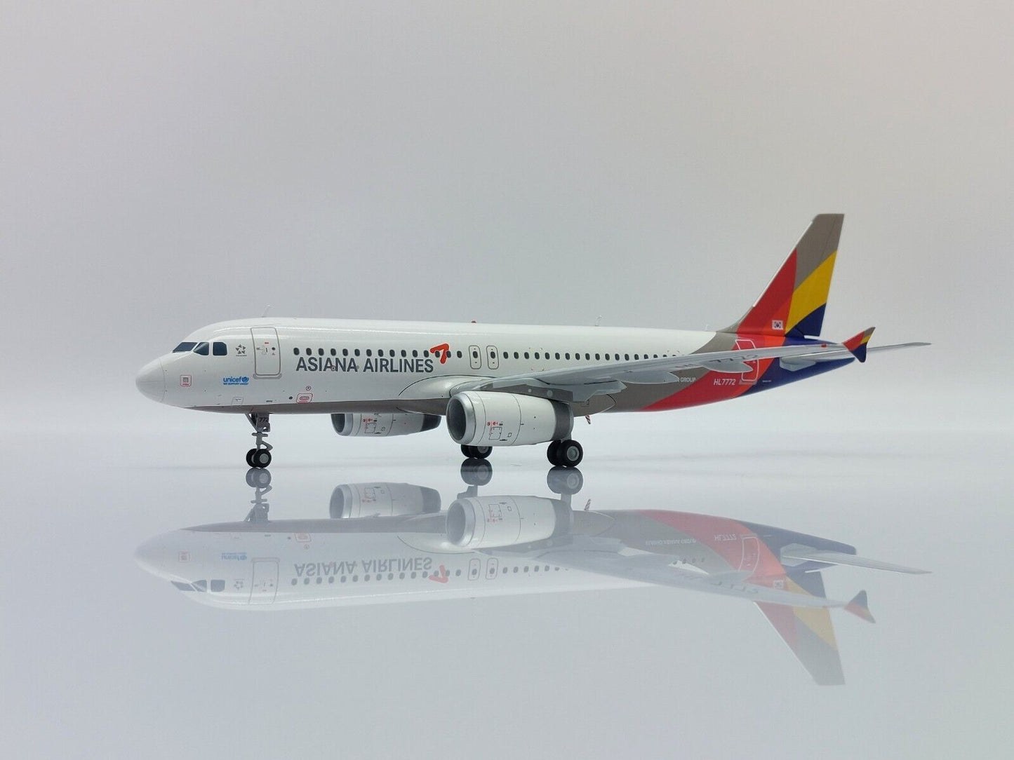 1:200 JC Wings Asiana Airline AIRBUS A320-200 Airplane Diecast Aircraft Model