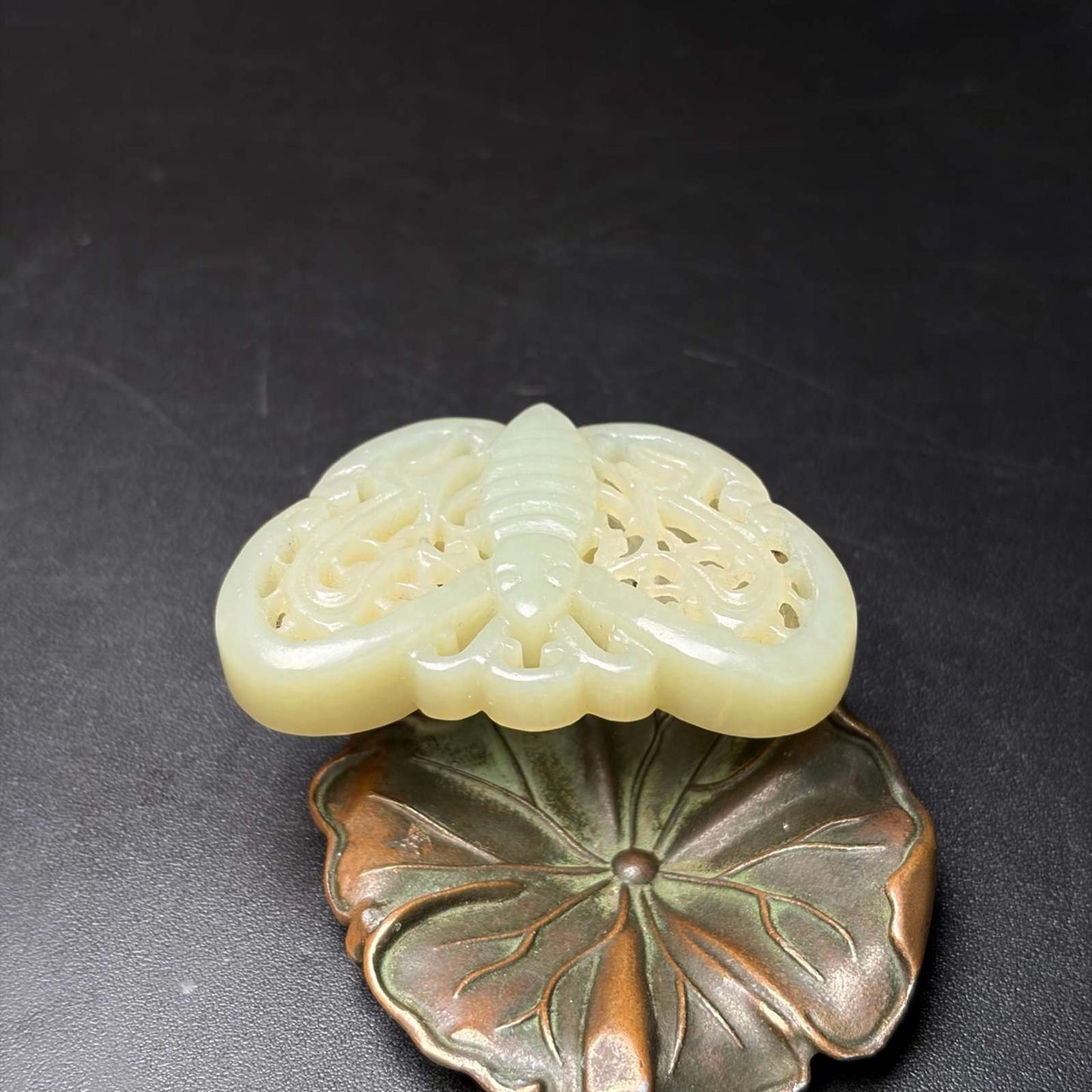 Chinese Natural Hetian Jade Hand-carved Exquisite Butterfly Pendant 31261
