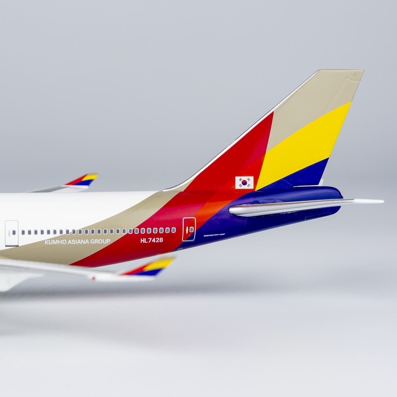 1:400 NG Lite Asiana Airlines Boeing 747-400 Diecast Aircraft Model HL7428