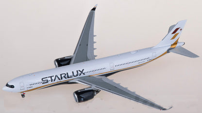 1:400 Phoenix Starlux Airlines Airbus A330-900neo B-58303 Airplane Diecast Model