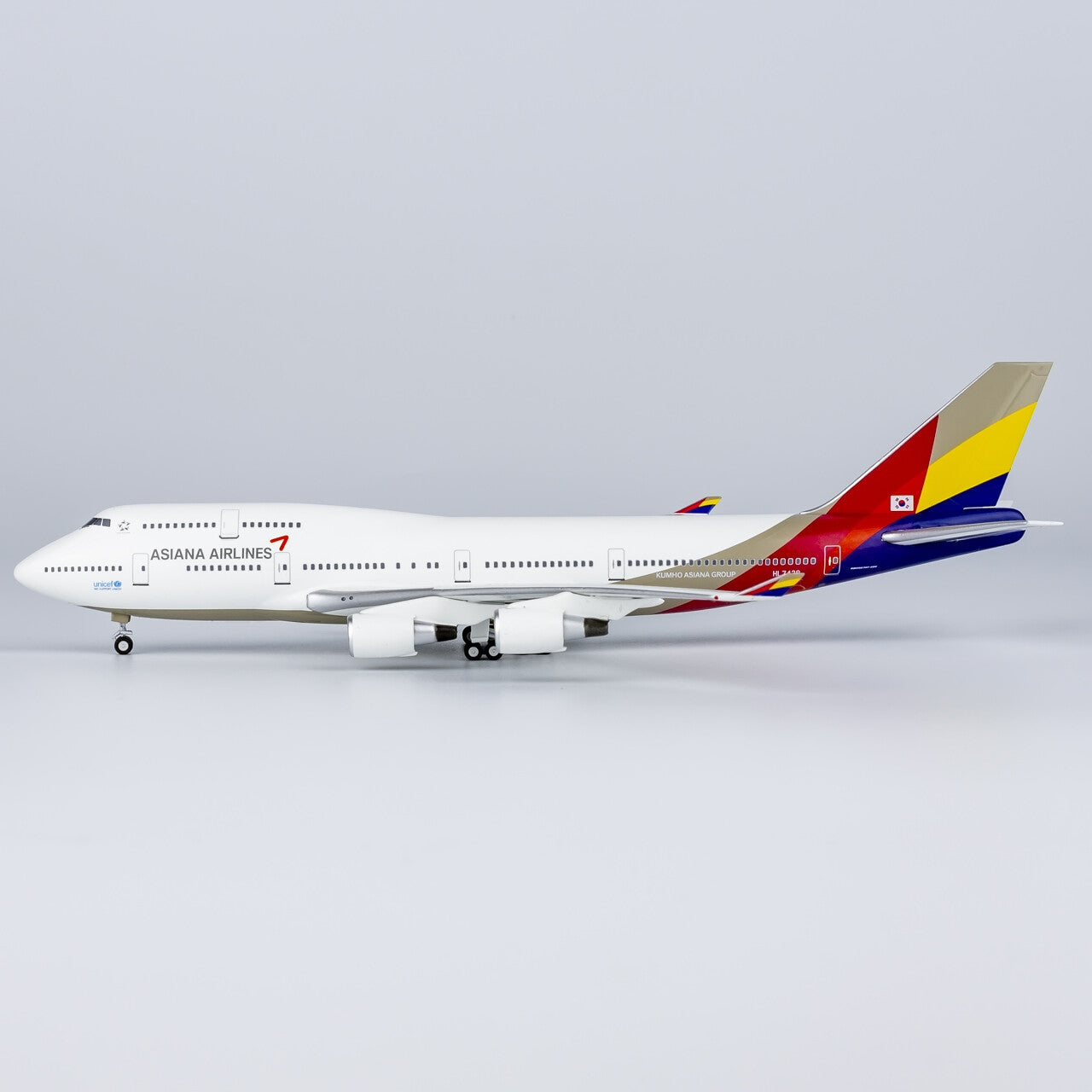 1:400 NG Lite Asiana Airlines Boeing 747-400 Diecast Aircraft Model HL7428