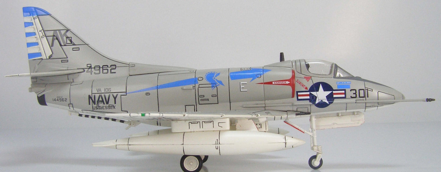 HOBBY MASTER A-4B USN VA-106 Gladiators AK301 1/72 diecast plane model aircraft
