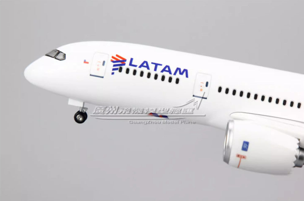 43CM 1:130 LATAM BOEING 787 Airplane Landing Gear Resin Aircraft Plane Model