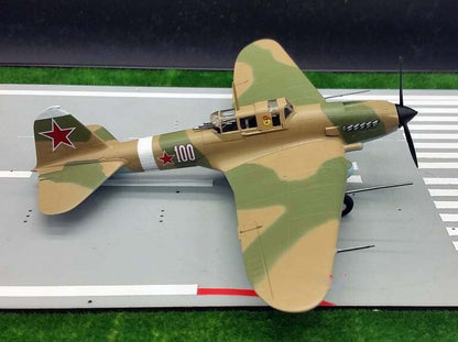 WWII Russian Ilyushin Il-2 Sturmovik ground attack 1/72 plane Easy model