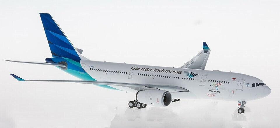 1:200 30CM Phoenix Garuda Indonesia AIRBUS A330-200 Airplane Diecast Plane Model