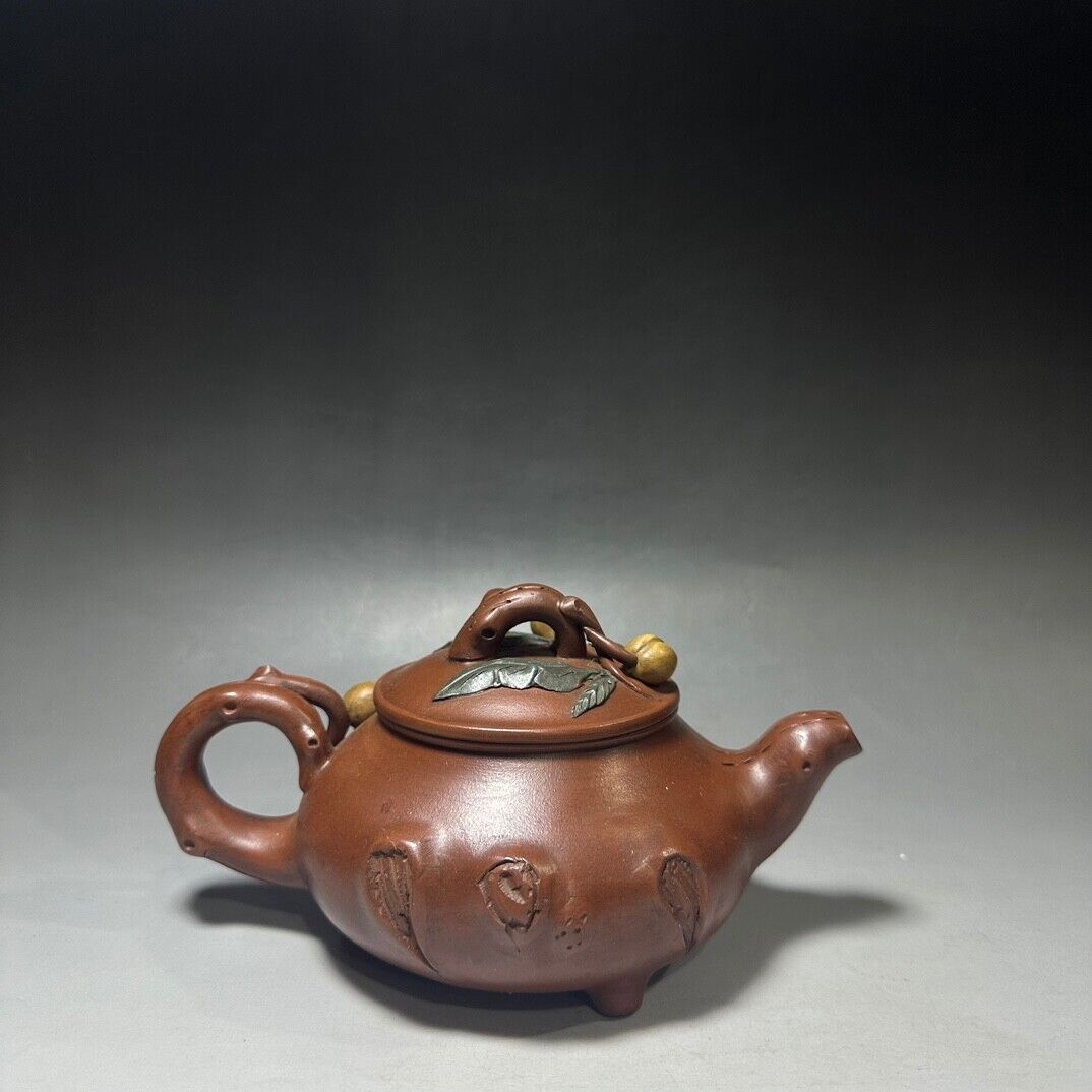 Chinese Yixing Zisha Clay Handmade Exquisite Teapot（寿桃 底款：蒋蓉）