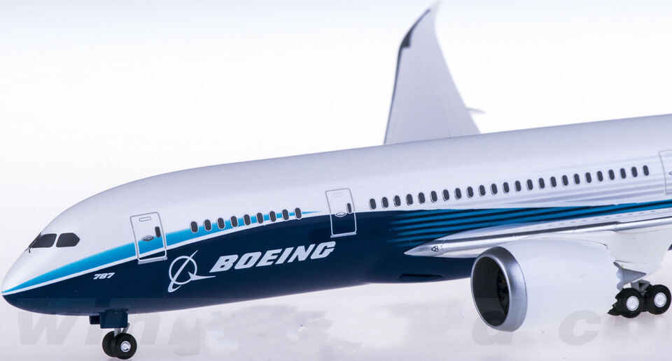 1:200 28CM Hogan Dream Liner BOEING 787-8 Passenger Airplane ABS Plastic Model