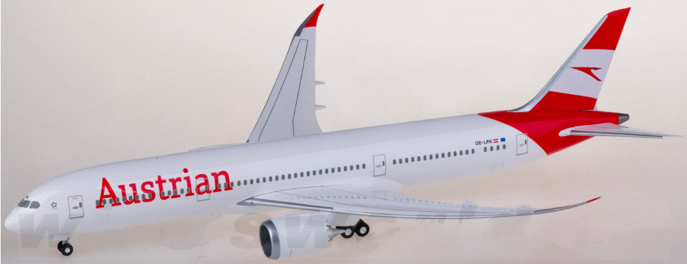 1:200 32CM Hogan Austrian BOEING 787-9 Passenger Airplane ABS Plastic Model