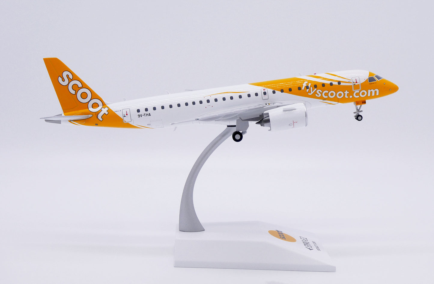 1:200 JC Wings Scoot Embraer ERJ-190E2 Passenger Airplane Diecast Model