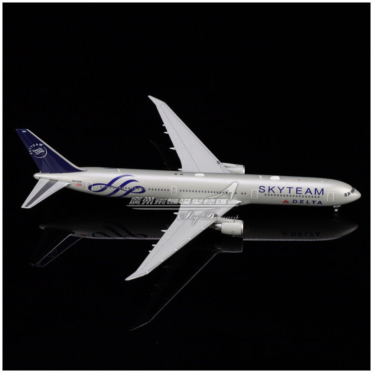 1:400 GeminiJets SKYTEAM DELTA BOEING 767-400ER Passenger Airplane Diecast Model