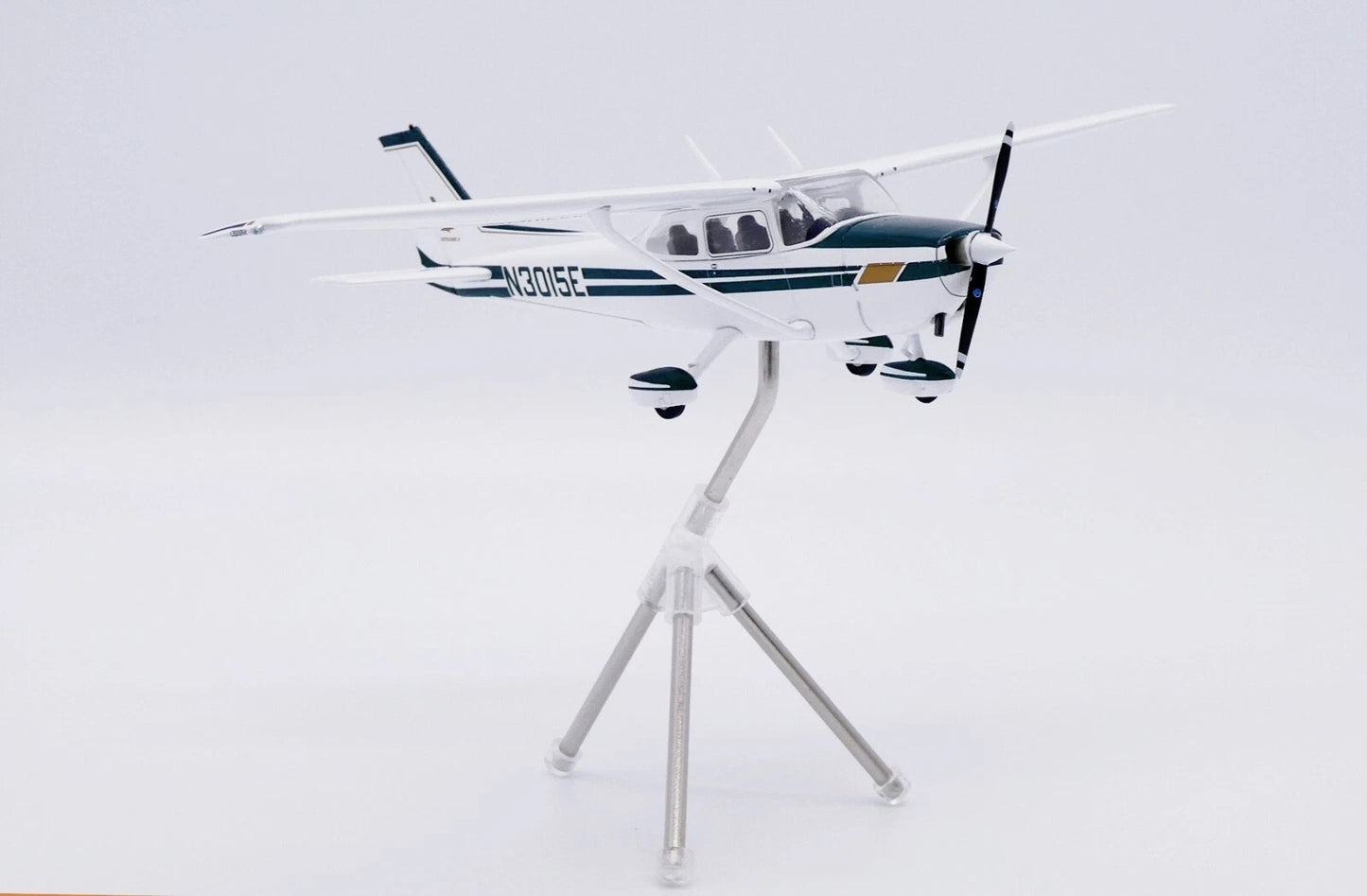 1:400 JC Wings Qantas Cessna 172 N3015E Passenger Airplane Diecast Plane Model