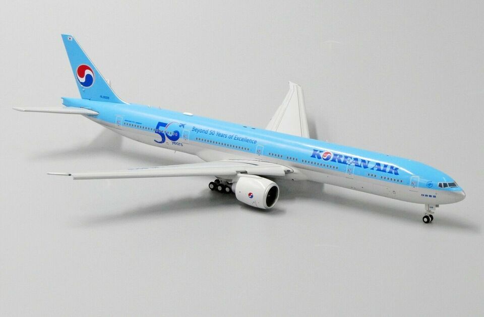 1:400 JC Wings KOREAN AIR BOEING 777-300 Passenger Plane Flap Down Diecast Model