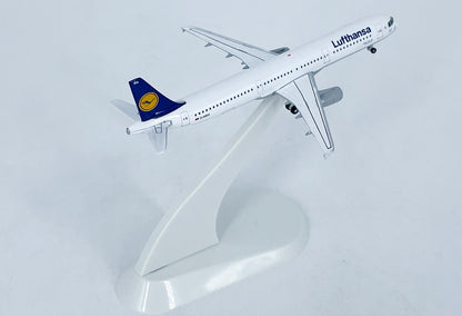 1:500 StarJets Lufthansa AIRBUS A321 Passenger Airplane Diecast Aircraft Model