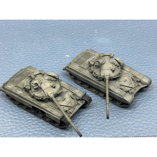 1/144 T-72A Main Battle Tank Painted Finished Model